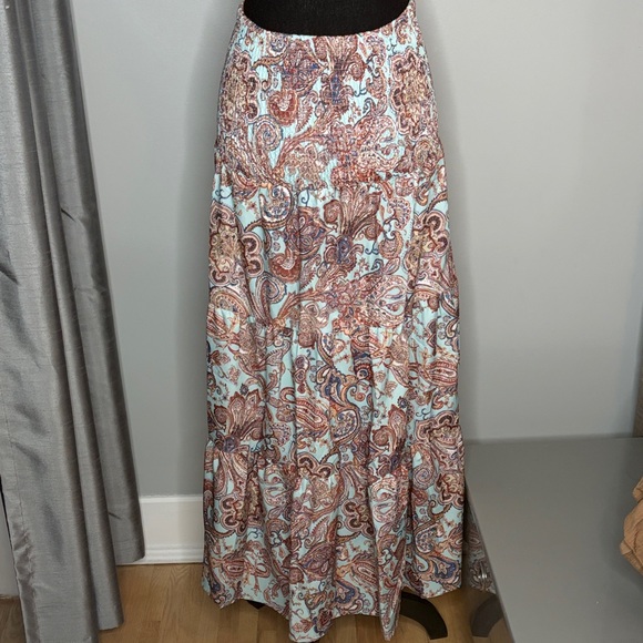 Elegant Paisley Maxi Skirt - Picture 2 of 2
